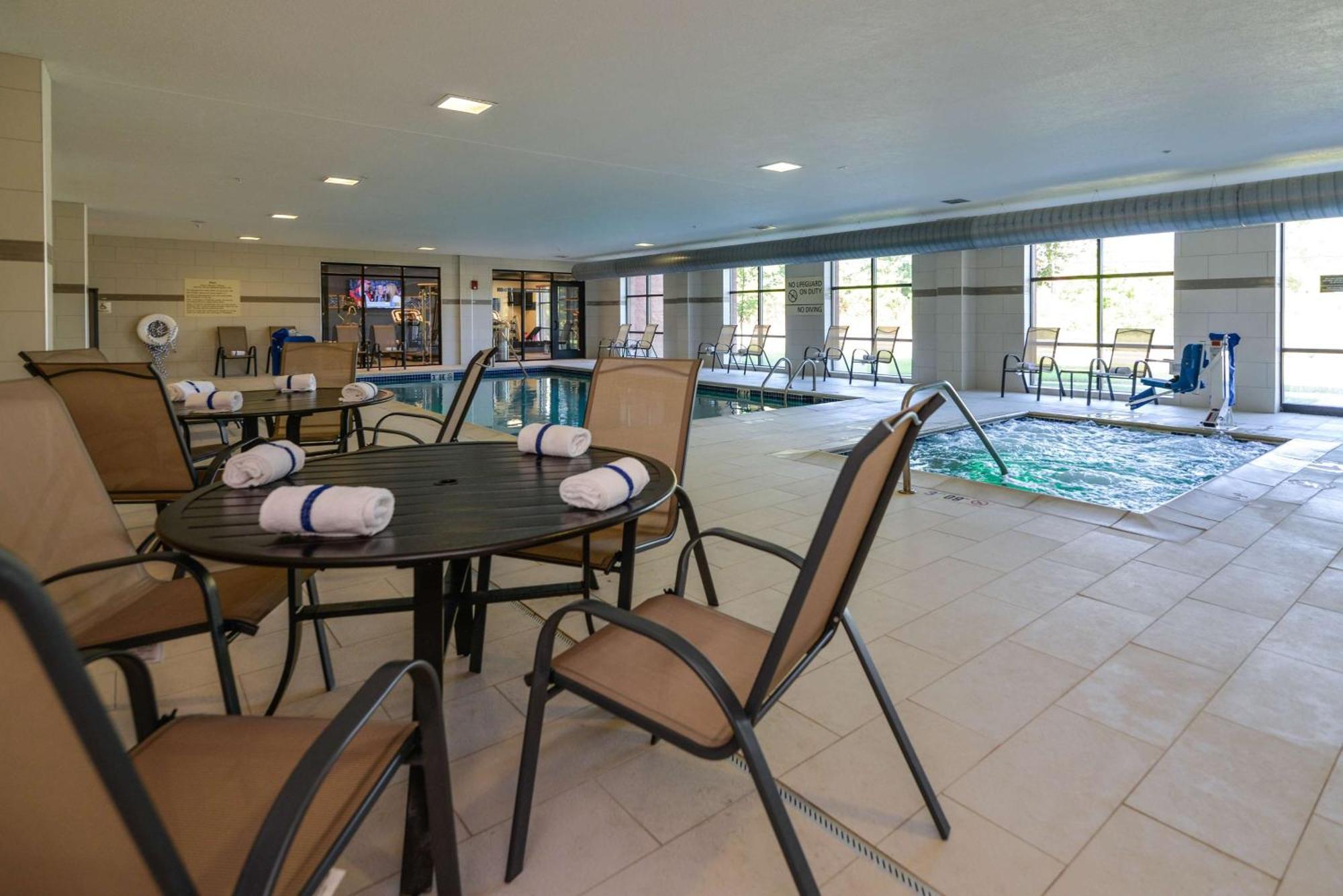Hampton Inn Brighton Mi Exterior foto