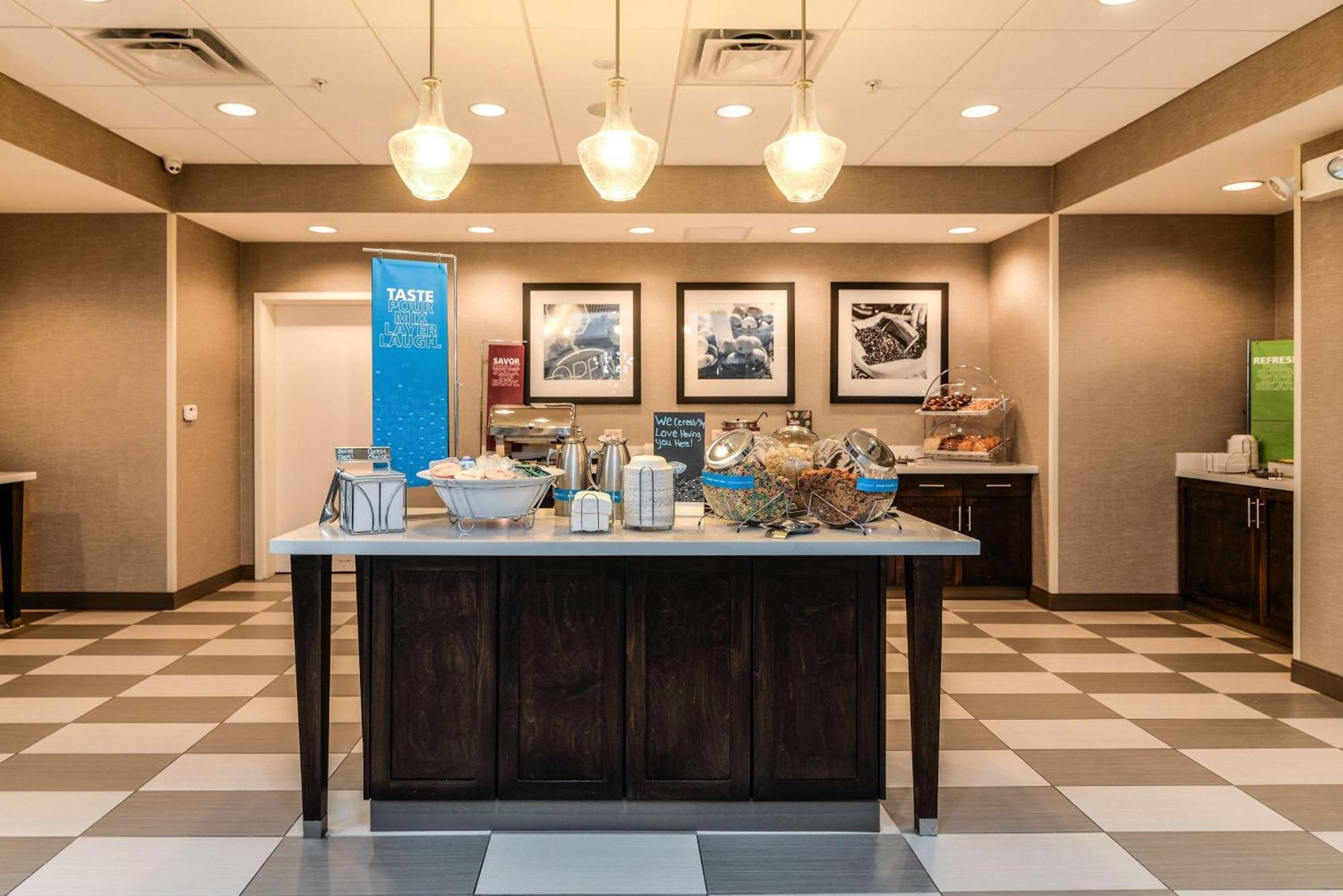 Hampton Inn Brighton Mi Exterior foto